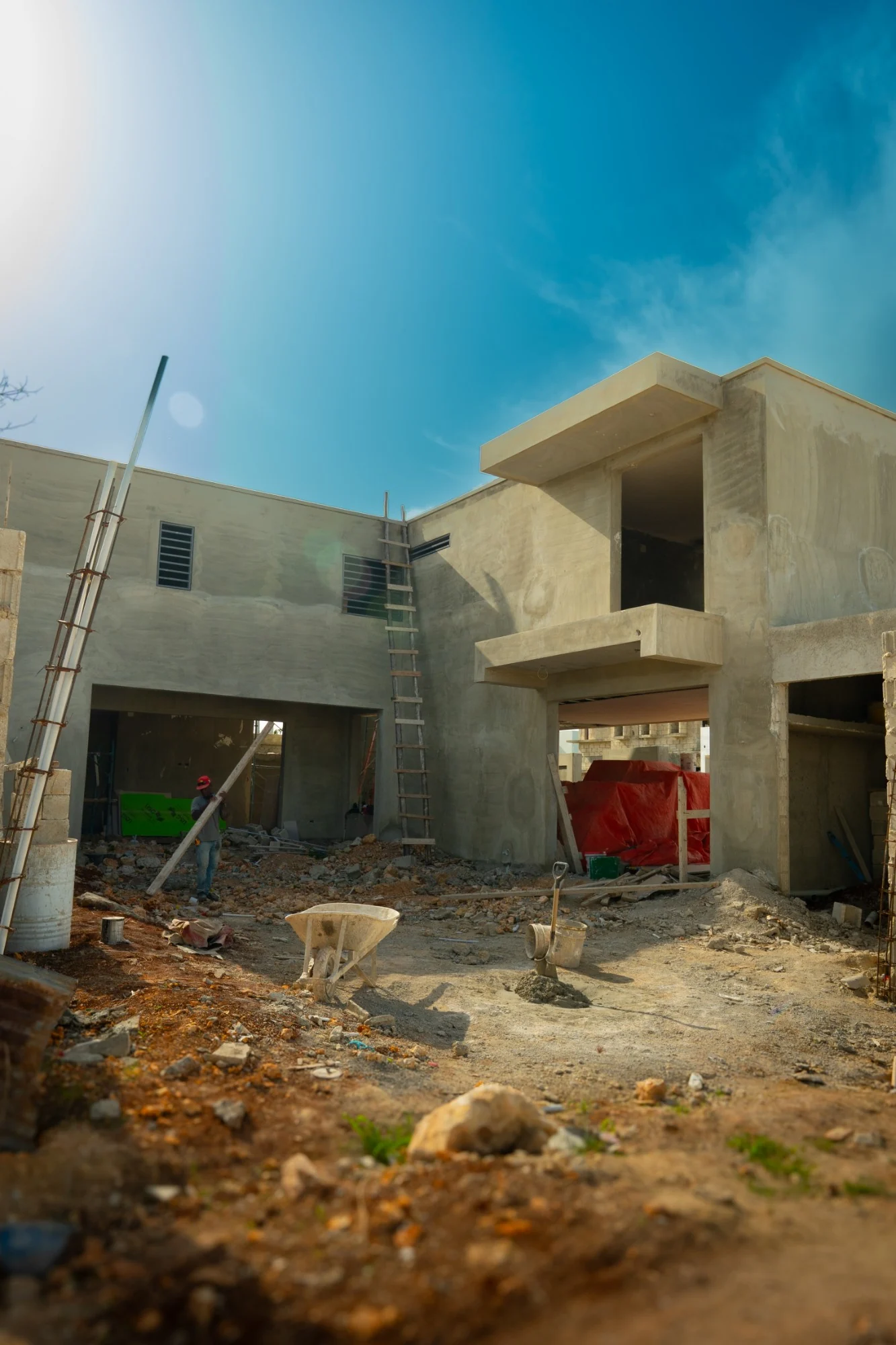 Fachada de la casa en construcción
